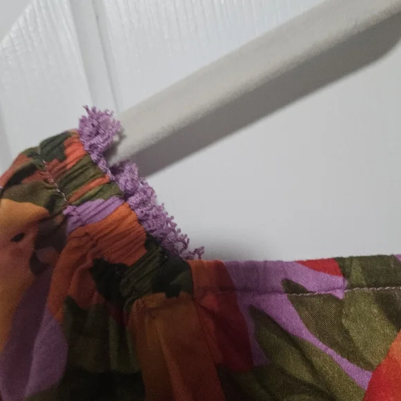 Farm Rio Lilac Mango Macaws Blouse. - Picture 10 of 11